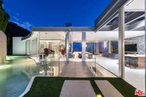 featured image of 1814 North Doheny Drive