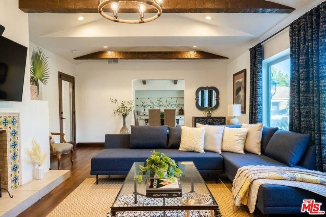 4555 Mariota Avenue - Photo 3 of 50