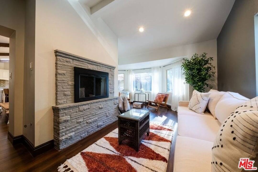 4555 Mariota Avenue - Photo 7 of 50