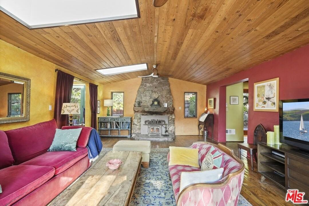 809 Basin Drive - Photo 4 of 50