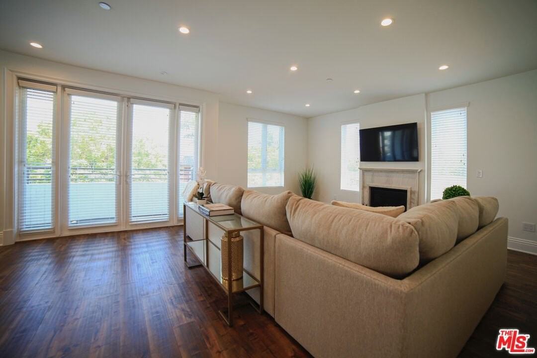 907 South Shenandoah Street #301 - Photo 3 of 32