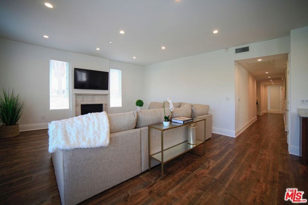 907 South Shenandoah Street #301 - Photo 4 of 32