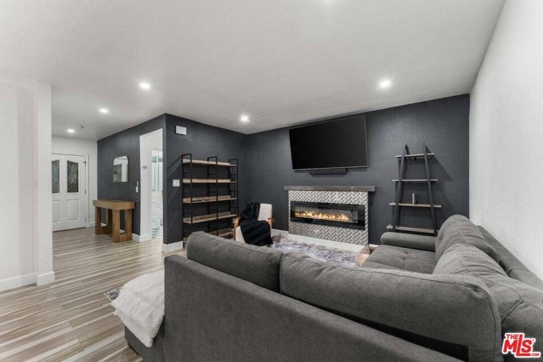 40529 12th Street West - Photo 3 of 36