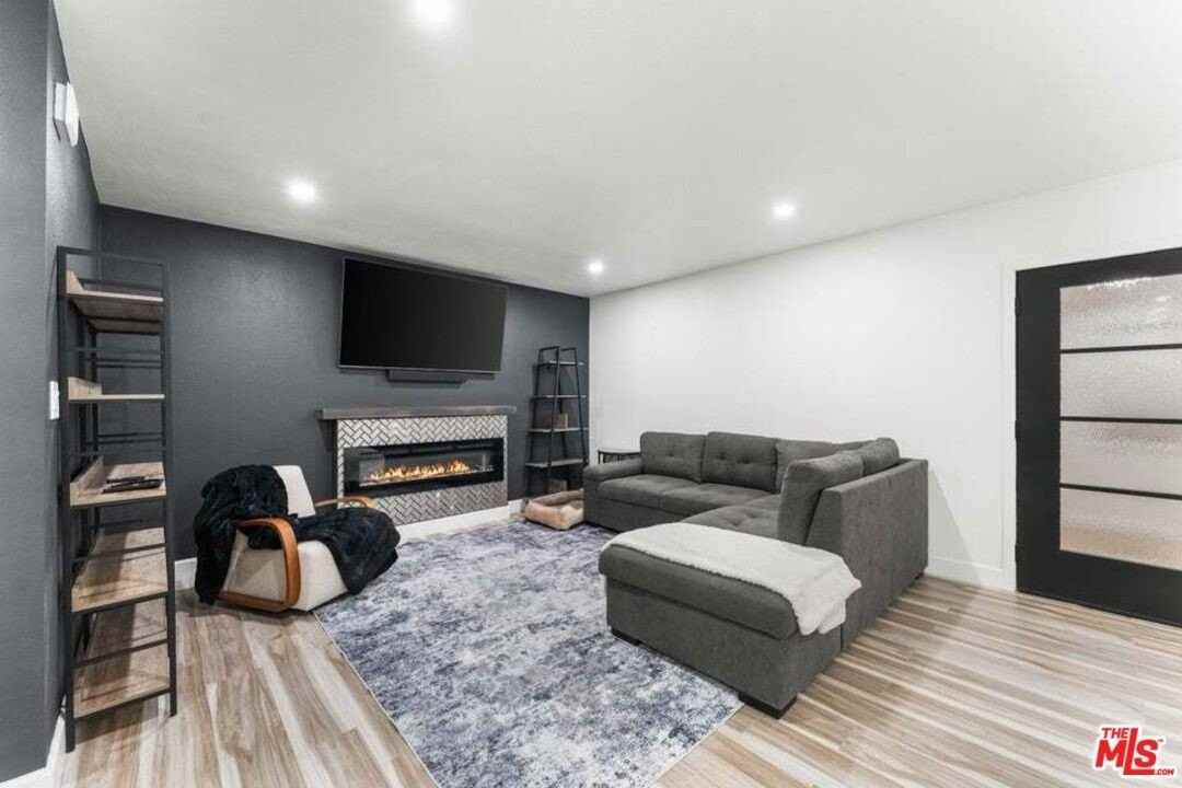 40529 12th Street West - Photo 4 of 36