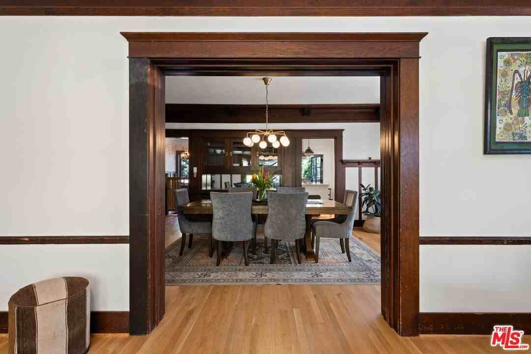 1421 Edgecliffe Drive - Photo 2 of 31