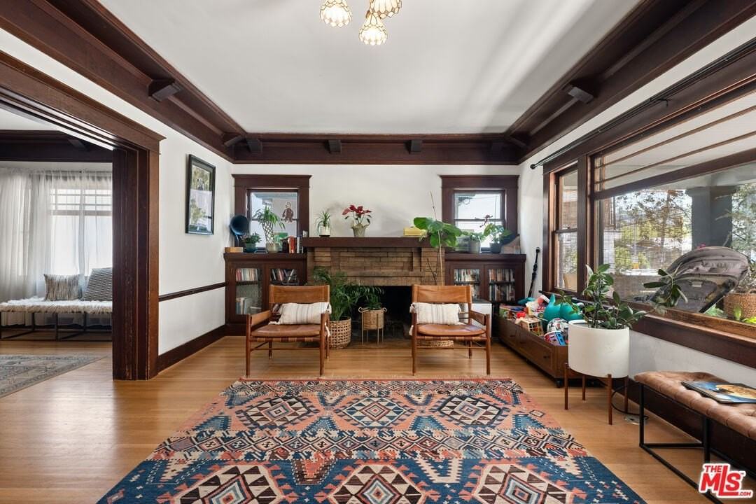 1421 Edgecliffe Drive - Photo 3 of 31