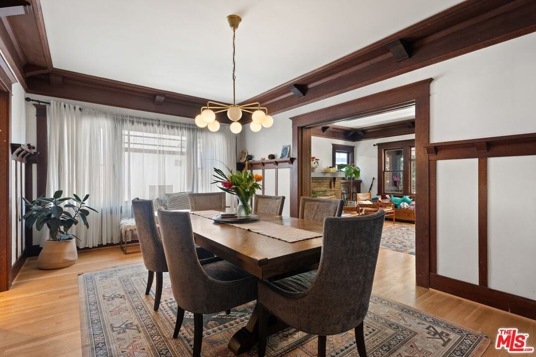 1421 Edgecliffe Drive - Photo 4 of 31