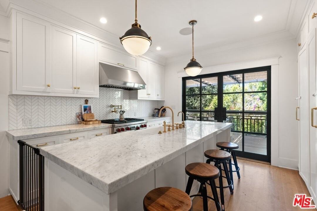 1421 Edgecliffe Drive - Photo 5 of 31