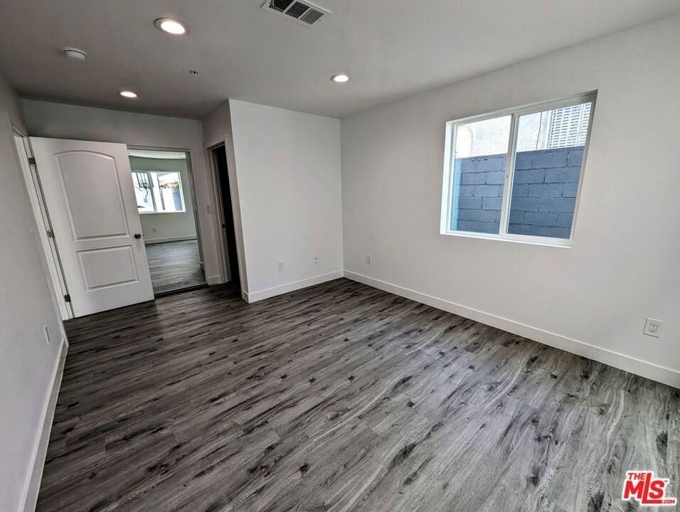 753 East Adams Boulevard - Photo 2 of 13