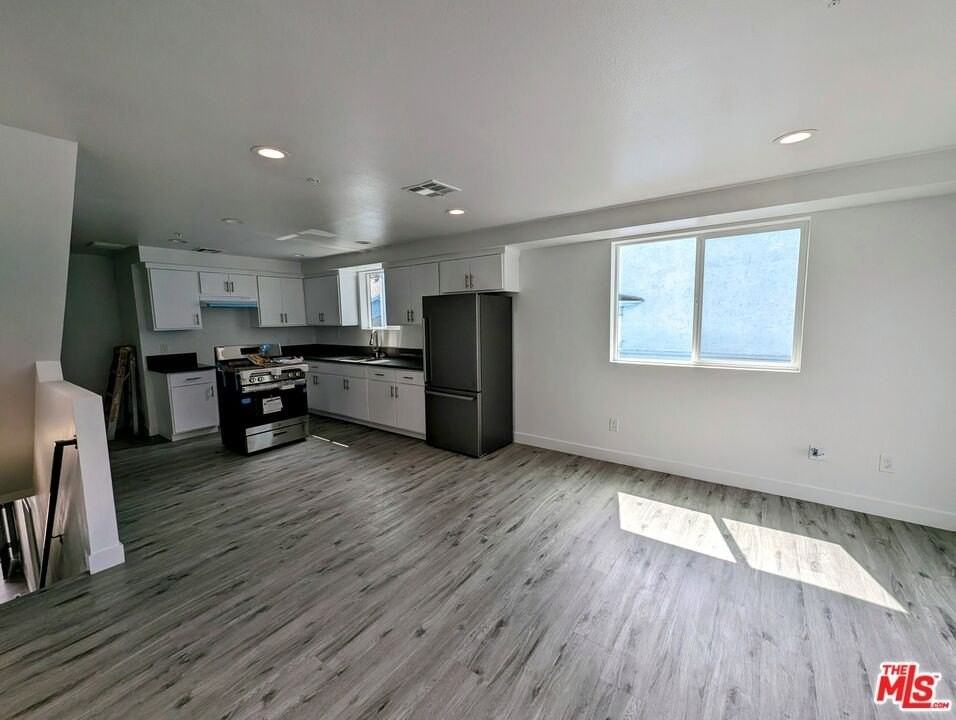 753 East Adams Boulevard - Photo 5 of 13