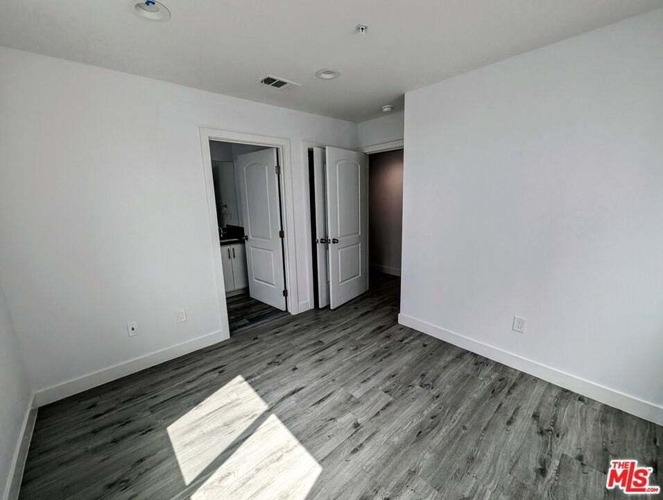 753 East Adams Boulevard - Photo 7 of 13