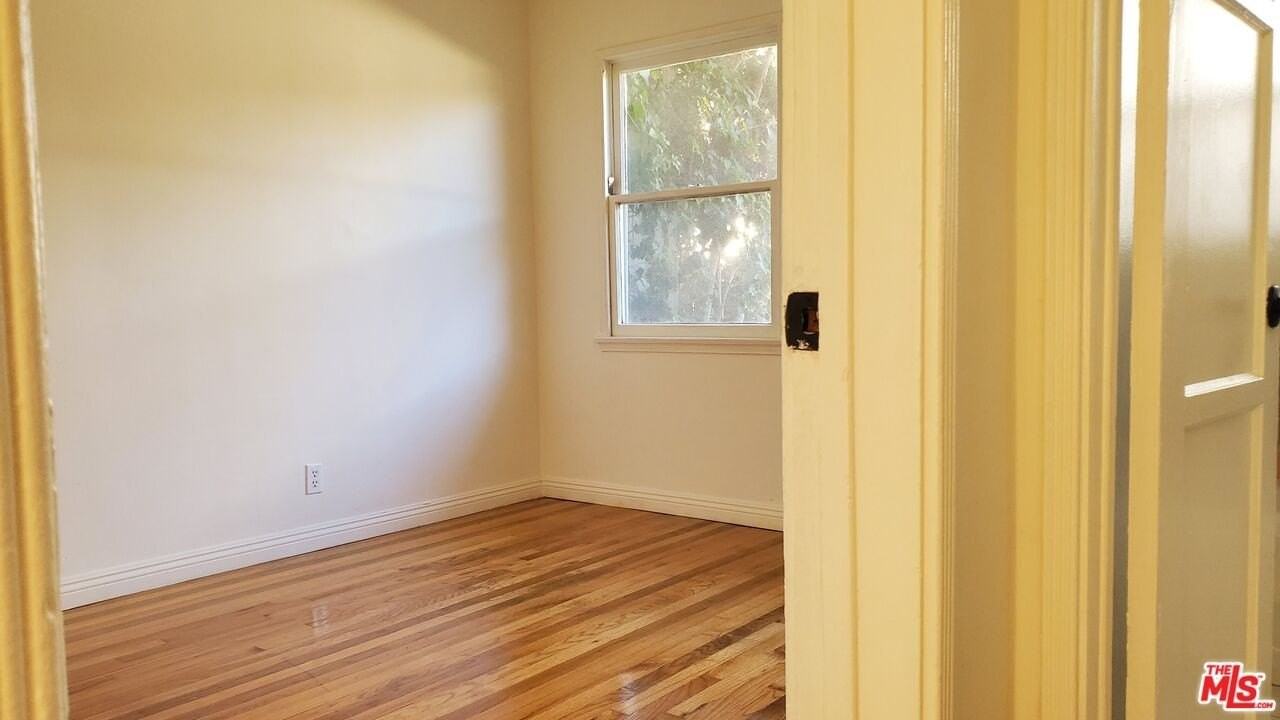 11202 Camarillo Street #11204 - Photo 5 of 9