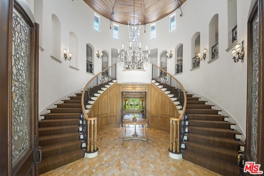 1008 Lexington Rd - Photo 2 of 42