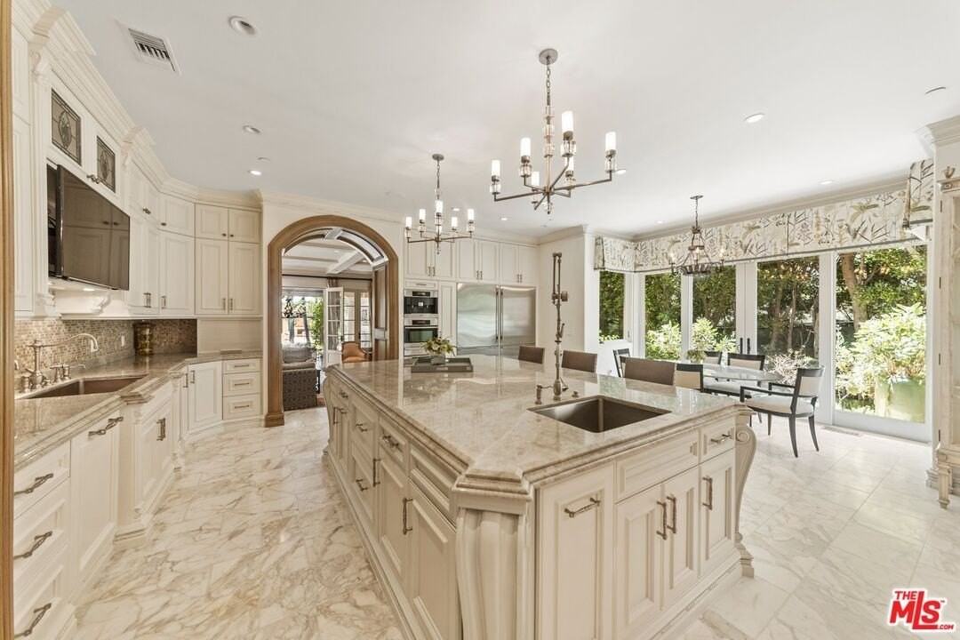 1008 Lexington Rd - Photo 5 of 42