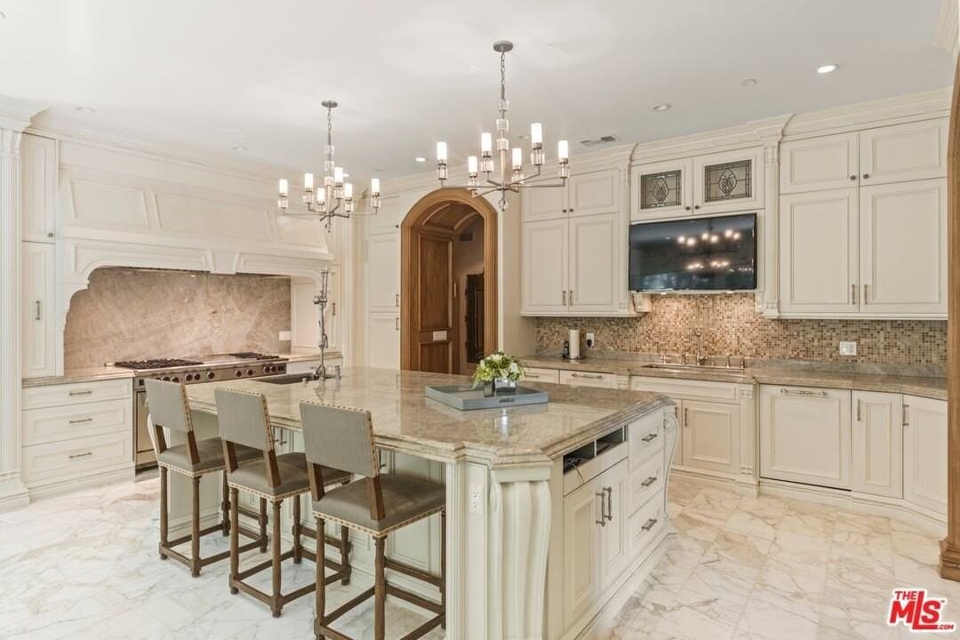 1008 Lexington Rd - Photo 6 of 42