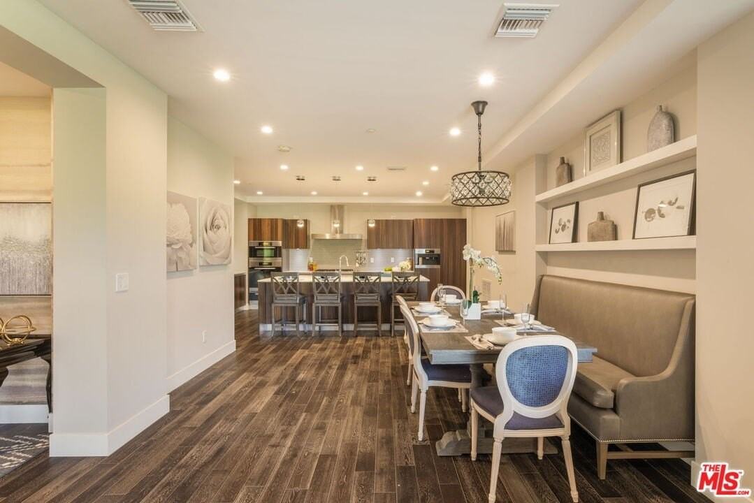 460 North Palm Drive #403 - Photo 4 of 26