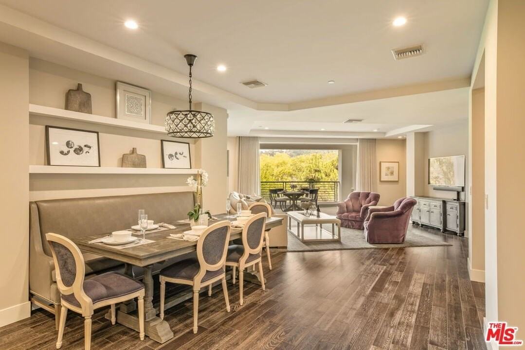 460 North Palm Drive #403 - Photo 5 of 26