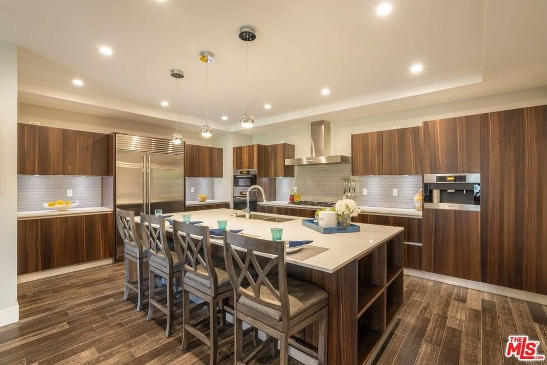 460 North Palm Drive #403 - Photo 6 of 26