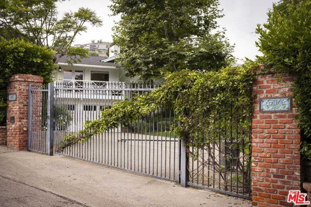6456 Sycamore Meadows Drive - Photo 5 of 34