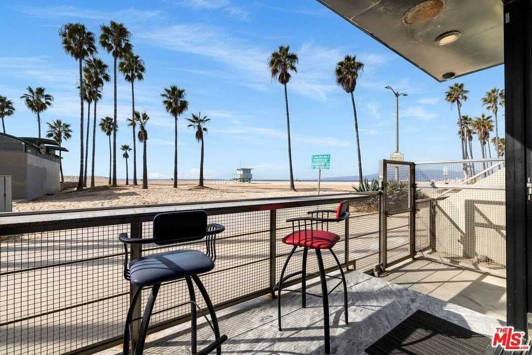 3007 Ocean Front Walk - Photo 5 of 33