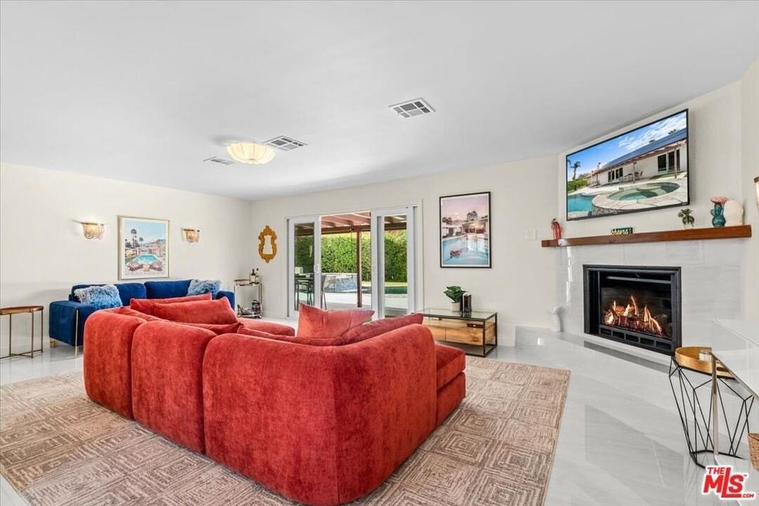 2011 N San Antonio Rd - Photo 4 of 46