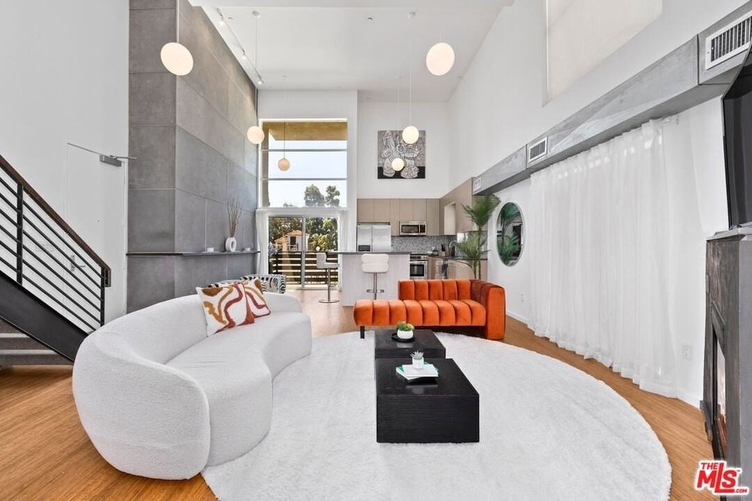 7062 Hawthorn Avenue #203 - Photo 2 of 12