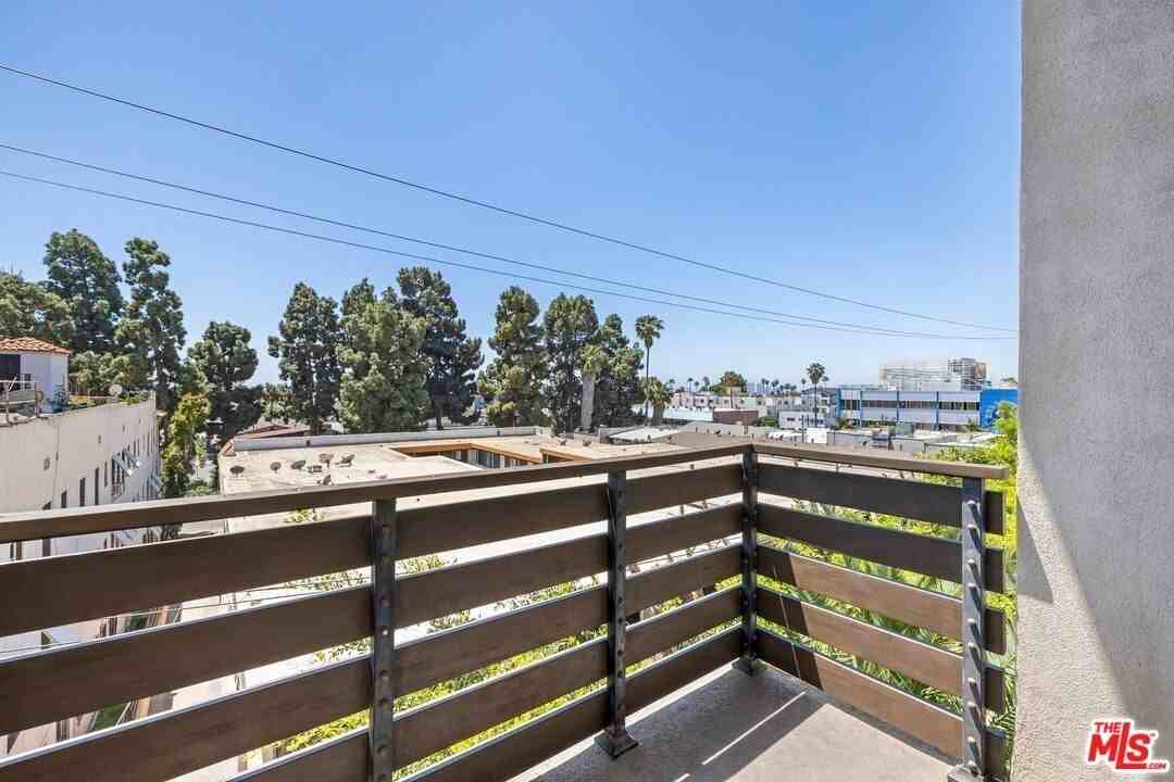 7062 Hawthorn Avenue #203 - Photo 6 of 12