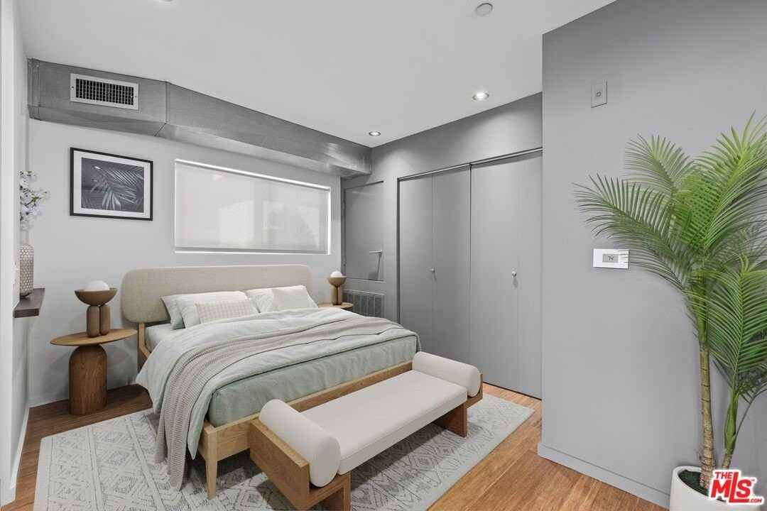 7062 Hawthorn Avenue #203 - Photo 7 of 12