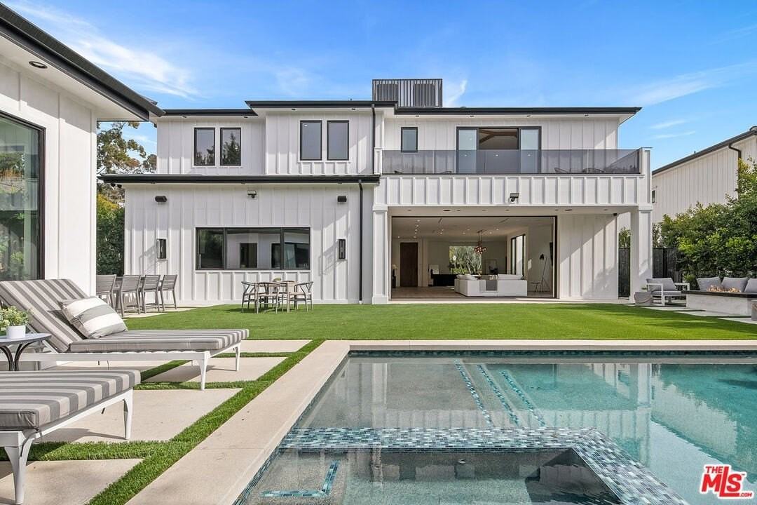 211 Veteran Avenue - Photo 2 of 50