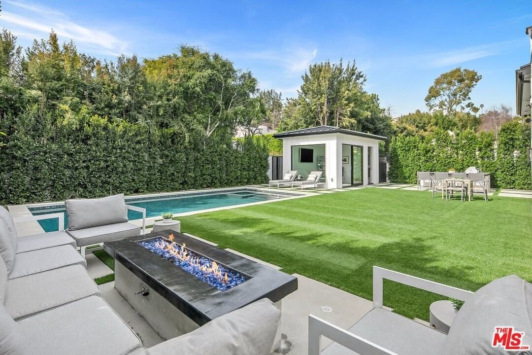 211 Veteran Avenue - Photo 3 of 50