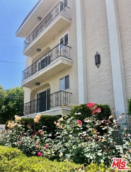 1097 South Bedford Drive #101 - Photo 2 of 36