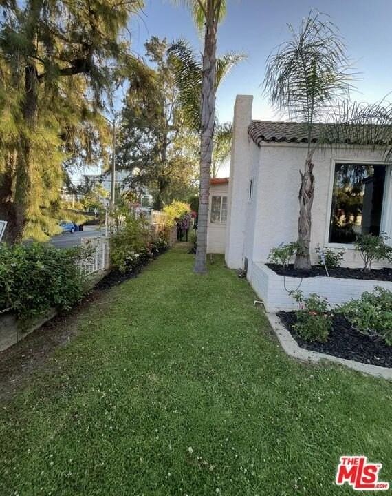 101 North La Peer Drive - Photo 3 of 33