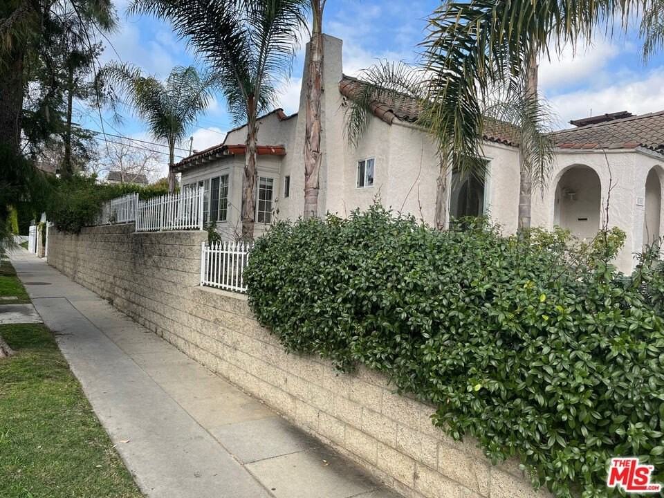 101 North La Peer Drive - Photo 5 of 33