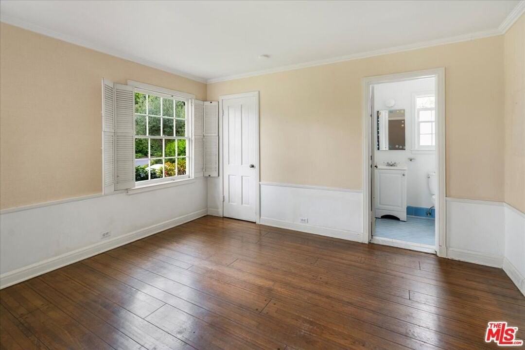 146 North Gunston Drive - Photo 3 of 39