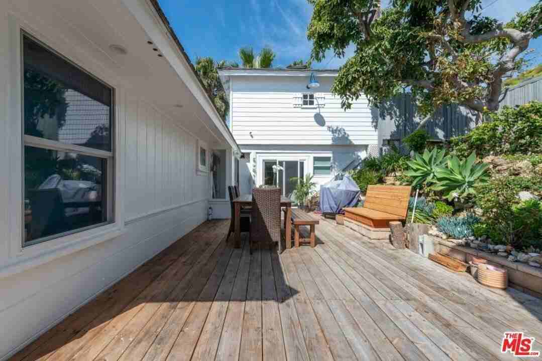 24942 Malibu Road - Photo 6 of 44