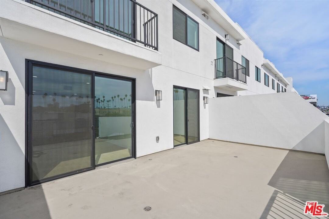 3977 Beverly Boulevard #316 - Photo 6 of 20