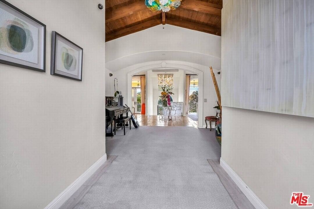 3110 Benedict Canyon Dr - Photo 4 of 50