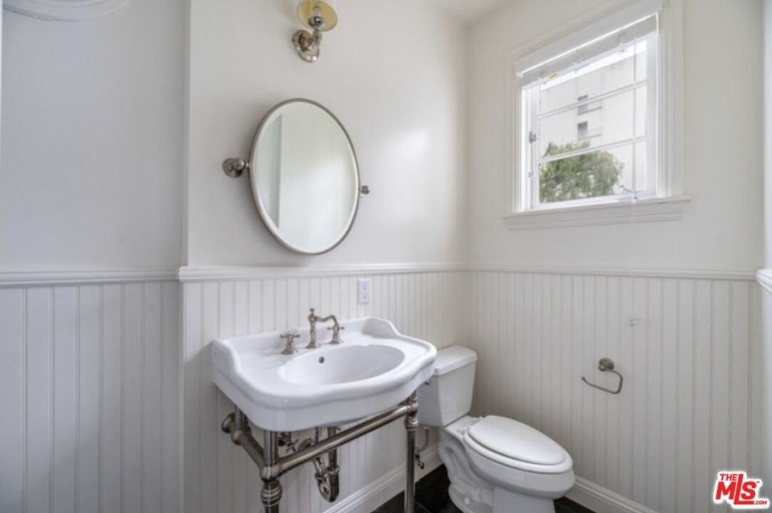 9243 Doheny Road - Photo 4 of 17