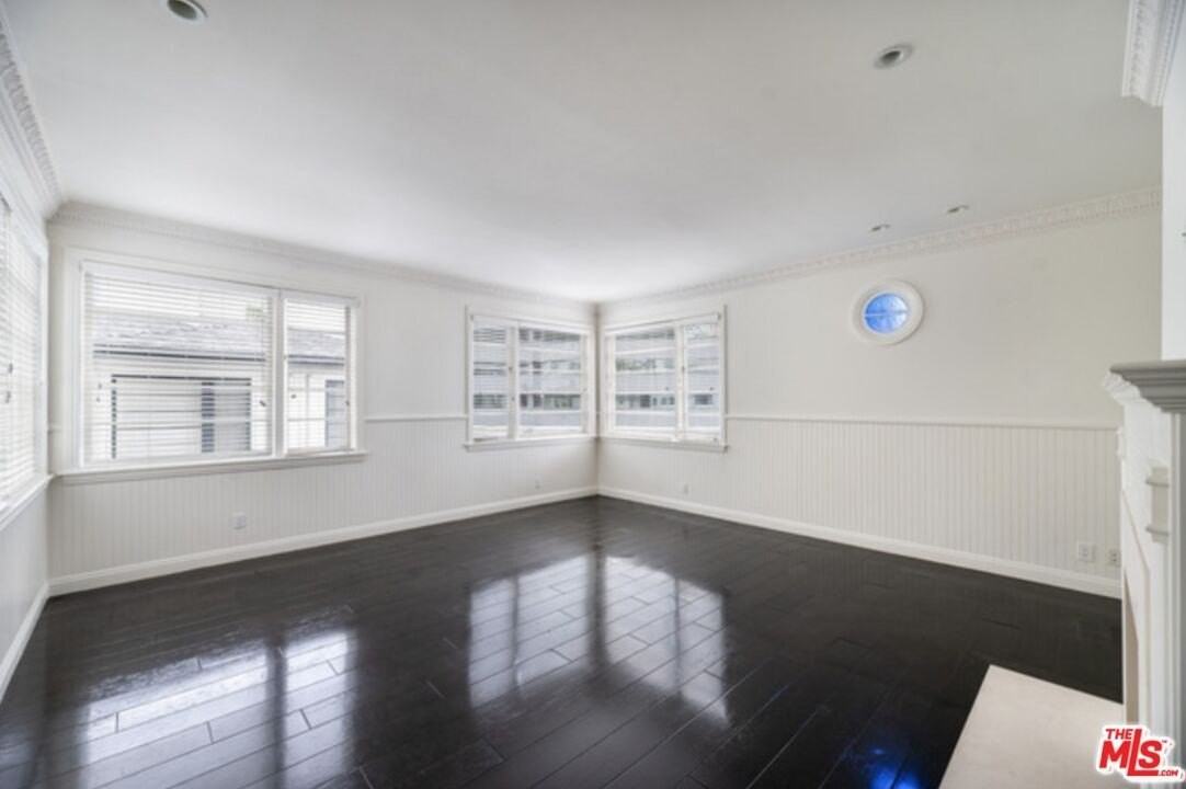 9243 Doheny Road - Photo 6 of 17