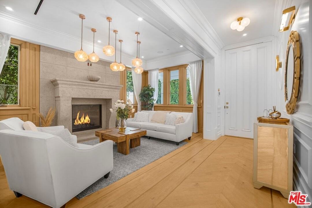 843 North Spaulding Avenue - Photo 3 of 24