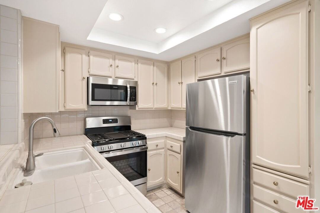 839 South Holt Avenue #104 - Photo 7 of 25