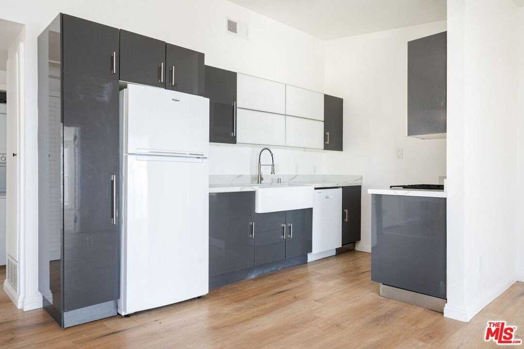 20644 Pacific Coast Hwy - Photo 3 of 32