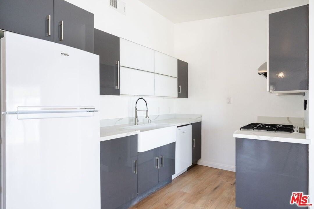 20644 Pacific Coast Hwy - Photo 4 of 32