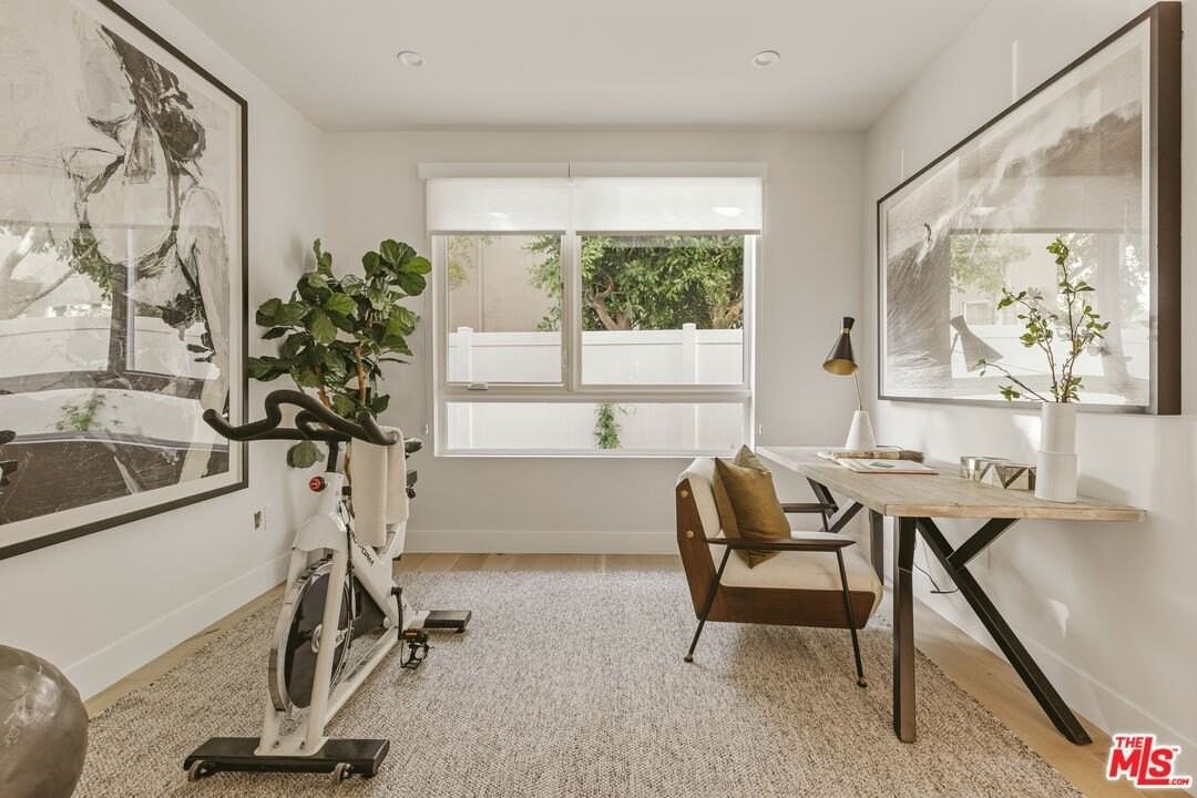 3220 South Barrington Avenue - Photo 7 of 30