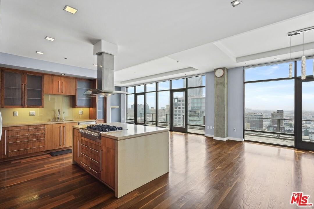 1100 S Hope St Unit Ph205 - Photo 2 of 47