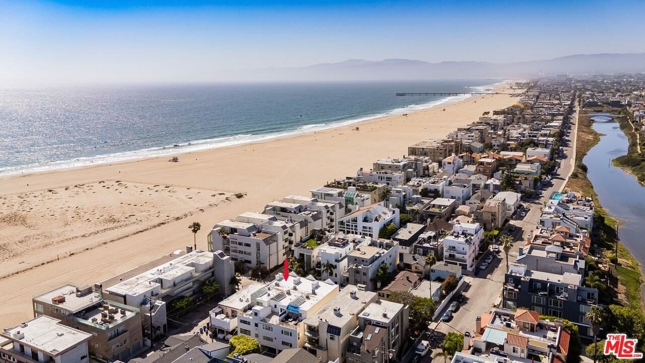 16 Voyage St - Photo 3 of 32