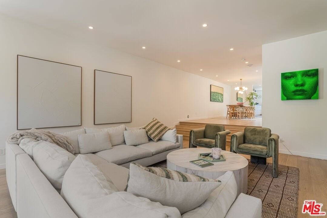 16 Voyage St - Photo 6 of 32