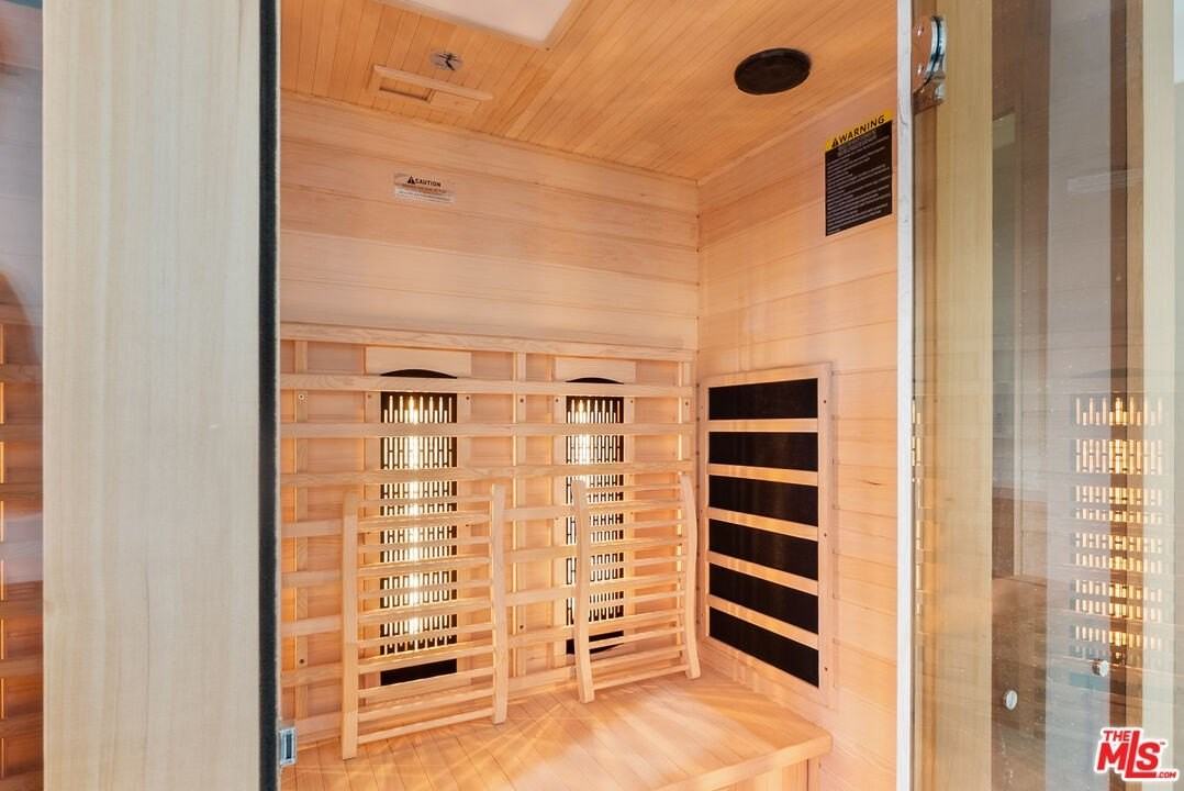 1203 North Thomas Lane - Photo 2 of 17