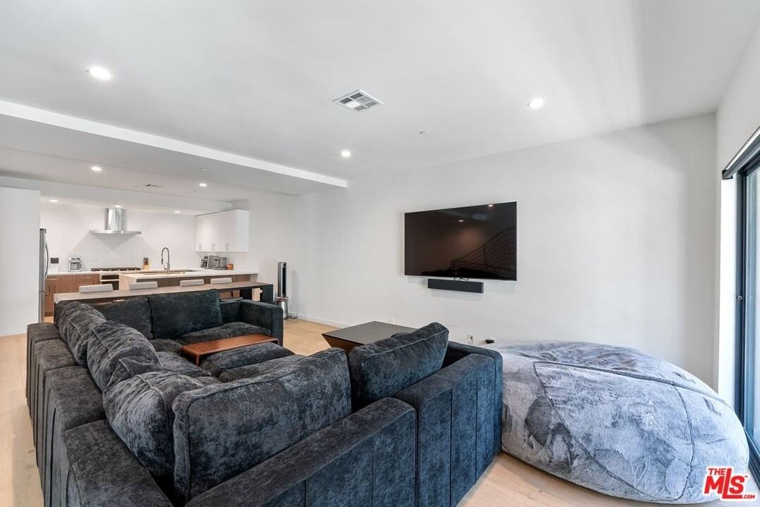 1203 North Thomas Lane - Photo 5 of 17