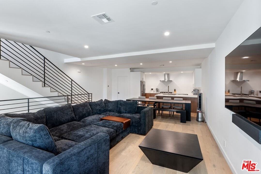 1203 North Thomas Lane - Photo 6 of 17